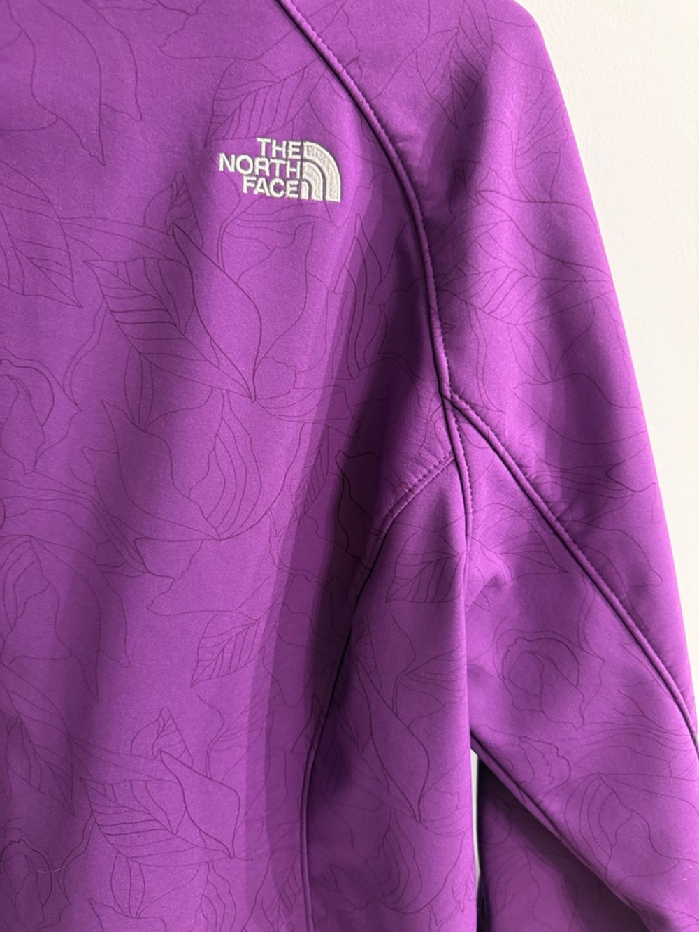 The North Face Vibrant Purple Women's Zip Jacket - Picture 6 of 6
